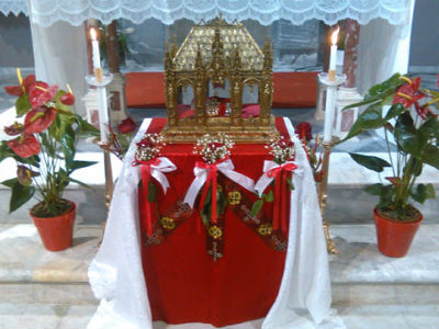 Λέσβος: Κοσμοσυρροή για τον Άγιο των ερωτευμένων