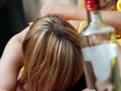 Ρόδος: Στο νοσοκομείο ανήλικες από κατανάλωση αλκοόλ