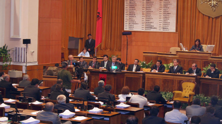 ΟΑΣΕ: Σχέσεις πολιτικών με το οργανωμένο έγκλημα στην Αλβανία