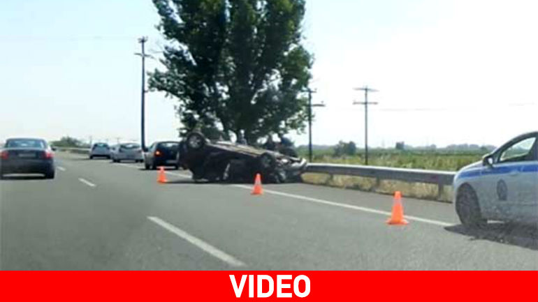 Βέροια: Αυτοκίνητο τούμπαρε στην Εγνατία Βέροια: Αυτοκίνητο τούμπαρε στην Εγνατία