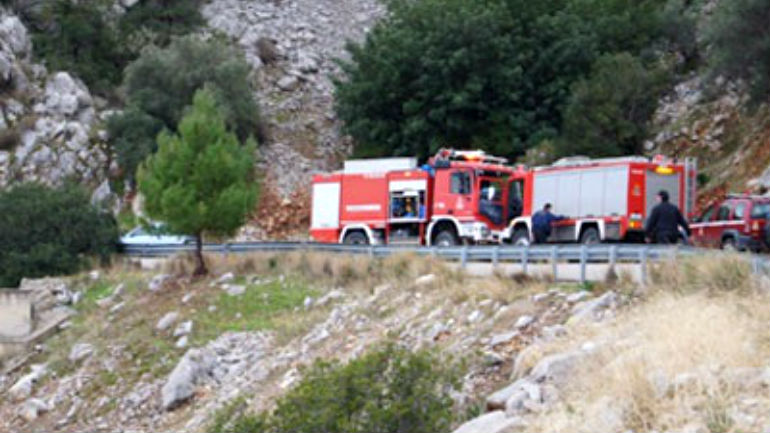 Ιωάννινα: Στον γκρεμό το αυτοκίνητο, σώα η οδηγός