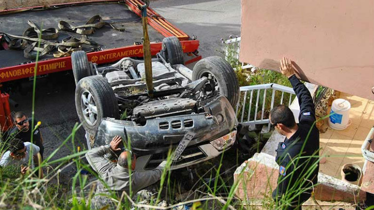 Ζάκυνθος: Περιπολικό έπεσε από ύψος 10 μέτρων