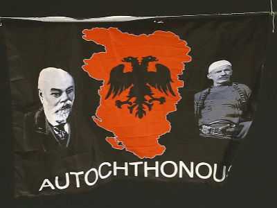 Ο χάρτης της «Μεγάλης Αλβανίας» στην πρόσοψη του πρωθυπουργικού μεγάρου