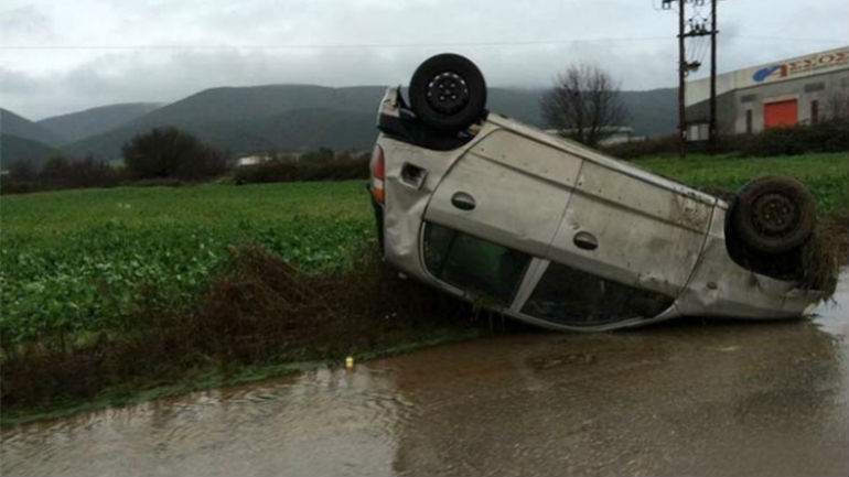 Τούμπαρε αυτοκίνητο στην Λάρισα