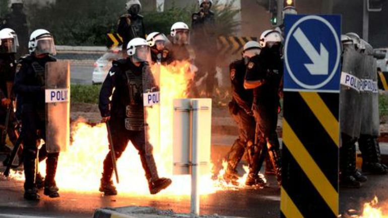 Μπαχρέιν: Ένας νεκρός και επτά τραυματίες από έκρηξη βόμβας