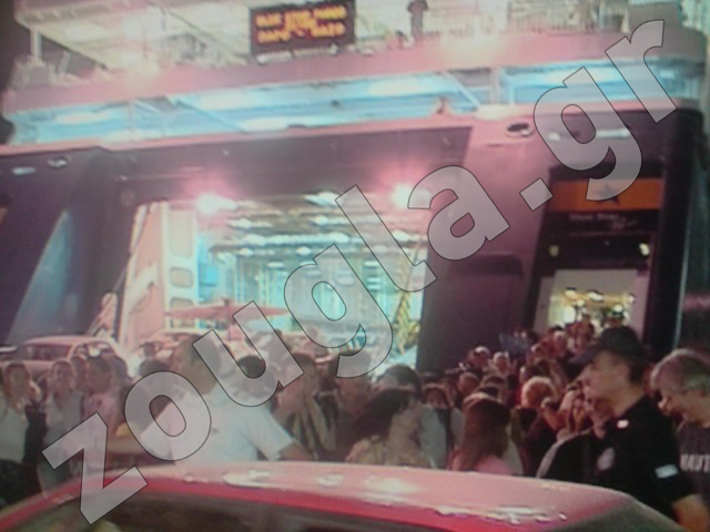 Πανικός εν πλω για τους επιβάτες του «Blue Star Paros»