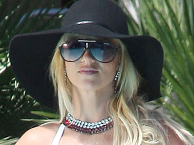 Η Britney Spears στα λευκά