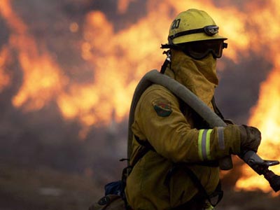 Σε ύφεση ο πύρινος κλοιός στην Ισπανία