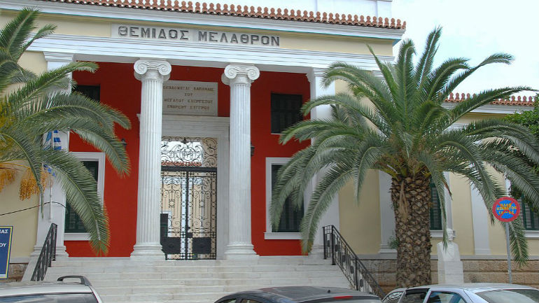 Χαλκίδα: Άγριο ξύλο εντός και εκτός δικαστηρίου