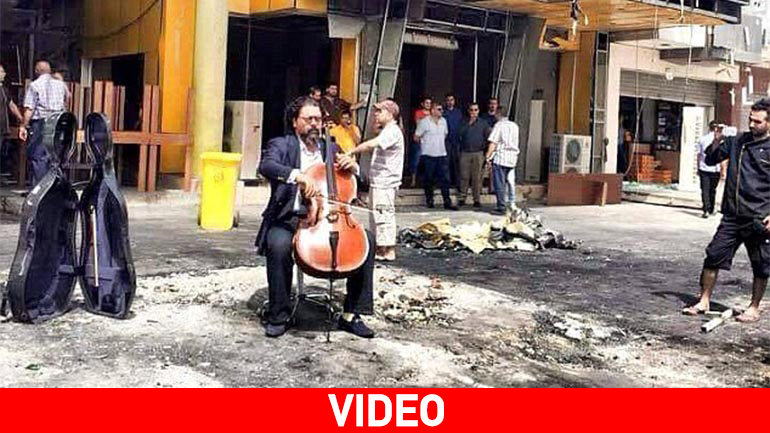 Πένθιμη μελωδία μετά από βομβιστική επίθεση στη Βαγδάτη