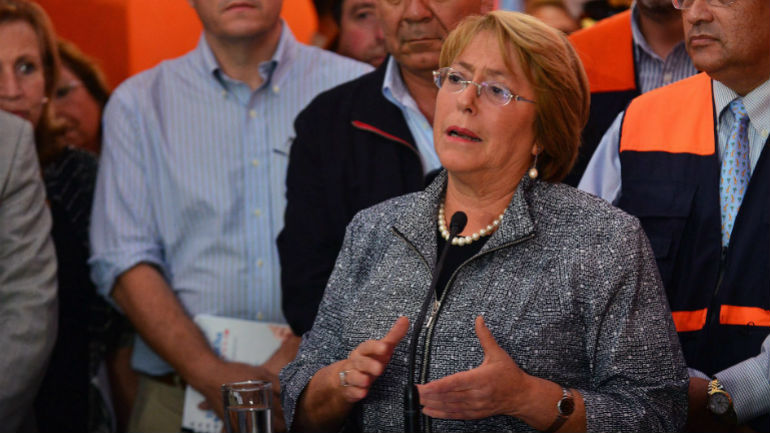 Χιλή: Η πρόεδρος Μπατσελέτ καταδίκασε τη δολοφονία δύο φοιτητών