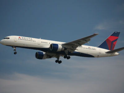 Σε καραντίνα αεροσκάφος για ύποπτο κρούσμα Έμπολα