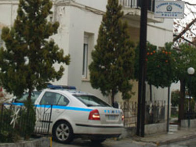 «Έσπασαν» και πυροβόλησαν το σπίτι της μητέρας τους