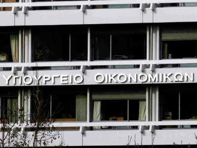 Τα «αγκάθια» στην τηλεδιάσκεψη Χαρδούβελη με την τρόικα