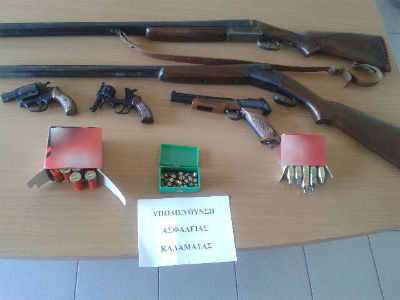 Χειροπέδες σε… «αρματωμένο» παππού