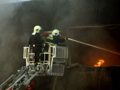 Μεγάλη πυρκαγιά σε εργοστάσιο ξυλείας