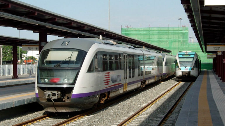 Συρμός του Προαστιακού παρέσυρε πεζό