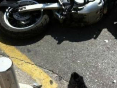 Σε κρίσιμη κατάσταση νεαρός μοτοσικλετιστής