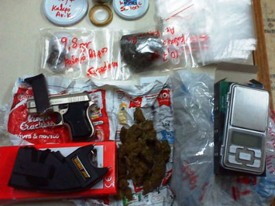 Όπλο και ναρκωτικά οδήγησαν στη σύλληψη