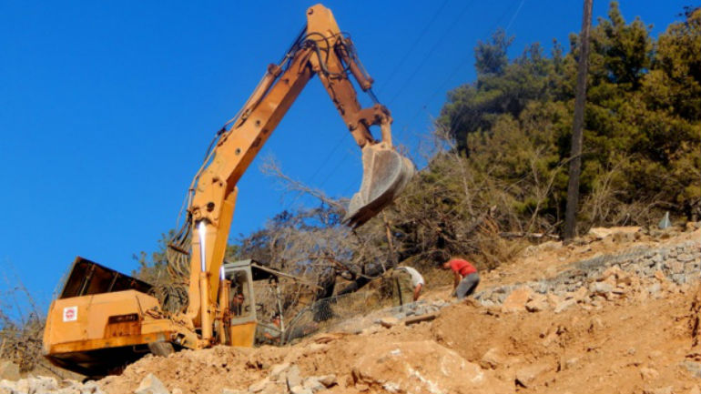 Χίος: Επισκευάζουν τον δρόμο… με δύο χρόνια καθυστέρηση