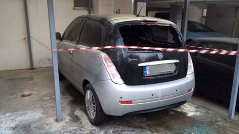 Λάρισα: Στο έλεος της δράσης εμπρηστών τα αυτοκίνητα