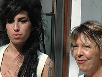 Μήνυσε την πρώην πεθερά της η Αmy Winehouse
