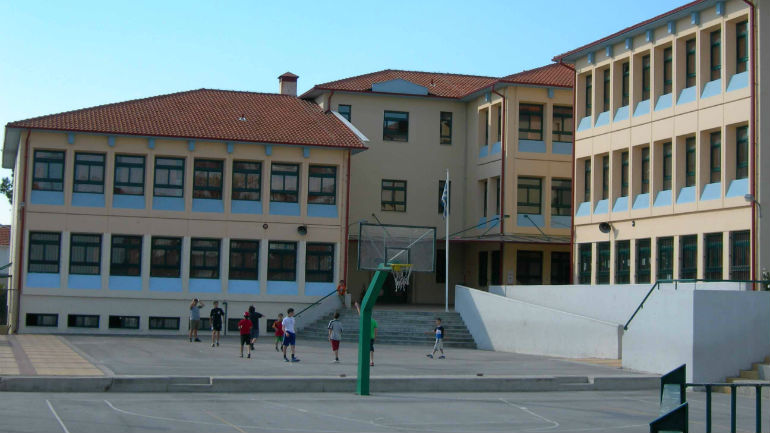 Στο νοσοκομείο διαρρήκτης βούτηξε στο κενό για να διαφύγει τη σύλληψη