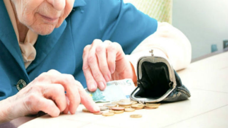 Πάτρα: Κατέσχεσαν της οικονομίες 80χρονης με άνοια για οφειλές της κόρης της