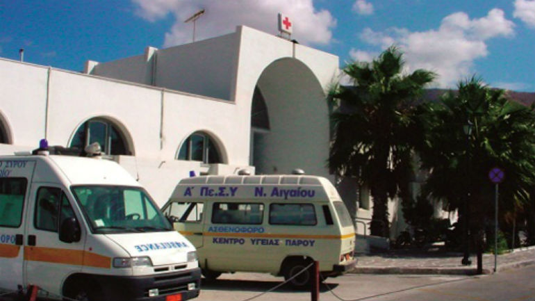 Πάρος: Αυτοκίνητο παρέσυρε γυναίκα μέσα στο λιμάνι της Παροικιάς