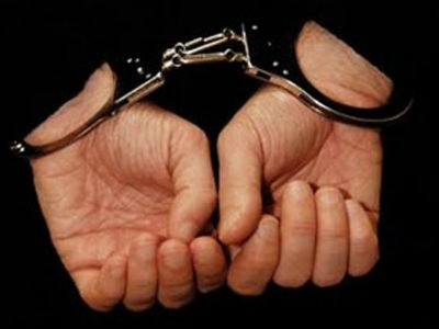 Χειροπέδες για εννέα καταδικαστικές αποφάσεις