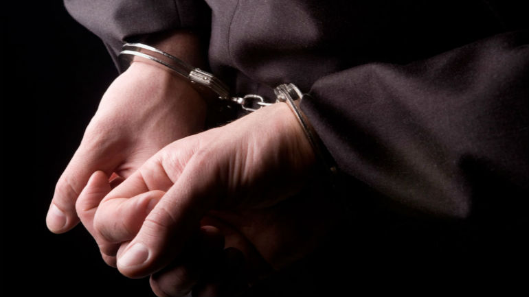 Ηράκλειο: Χειροπέδες σε έξι για χρέη 1,3 εκατ. ευρώ