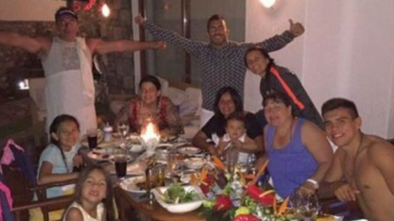 Στην Ελούντα για διακοπές ο Κάρλος Τέβες