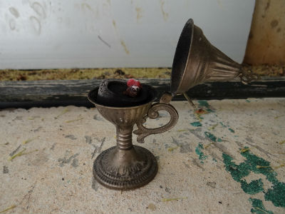 Τα καρβουνάκια του θυμιατού προκάλεσαν φωτιά