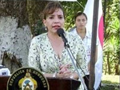 Στο χορό των δηλώσεων… και η κυρία Zelaya