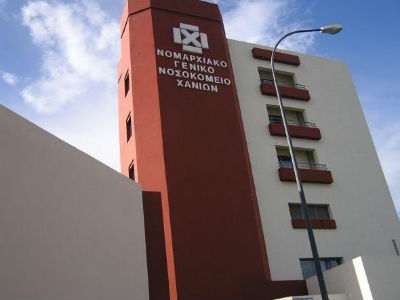 Σε σοβαρή κατάσταση ηλικιωμένος που παρασύρθηκε από δίκυκλο