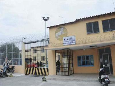 Λάρισα: «Πέρασαν» κινητά στις φυλακές και εντοπίστηκαν στο νεκροταφείο