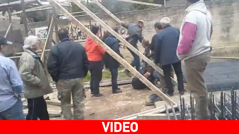 Κόρινθος: Ο αντιδήμαρχος ξυλοφόρτωσε (και) εργάτη