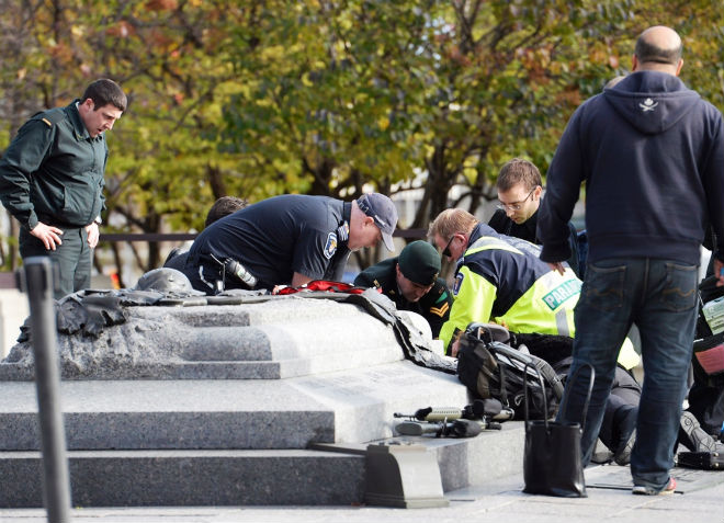 Λίγα λεπτά πριν τη μεταφορά του φρουρού στο νοσοκομείο
