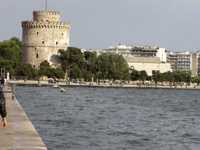 Γυναίκα έπεσε στον Θερμαϊκό