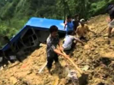 Εικόνες αποκάλυψης στην Ινδονησία – Τρεις νεκροί, 108 αγνοούμενοι