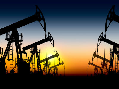 Αντίθετες διαδρομές για χρυσό και πετρέλαιο