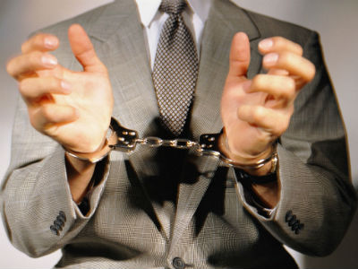 Θεσσαλονίκη: Χειροπέδες σε τέσσερις για χρέη άνω των 3 εκατ. ευρώ