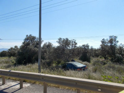 Αυτοκίνητο κατέληξε σε χωράφι μετά από τρελή πορεία