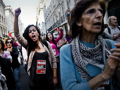 Χιλιάδες Πορτογάλοι διαδήλωσαν κατά της λιτότητας