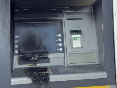 Κόρινθος: Έριξαν μολότοφ σε τράπεζα