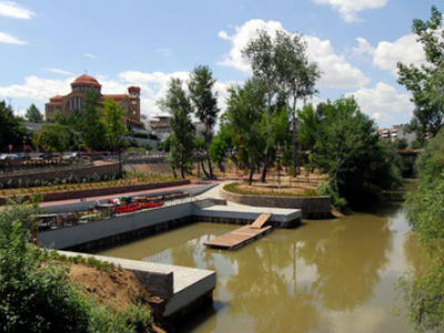 Οι Λαρισαίοι καθαρίζουν τον Πηνειό