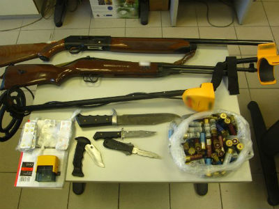 Λάρισα: Το χωράφι έκρυβε όπλα και ναρκωτικά