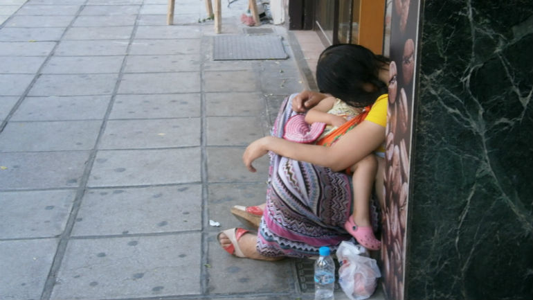 Ξάνθη: Άγριος καβγάς ανάμεσα σε δύο γυναίκες για μια θέση… επαιτείας