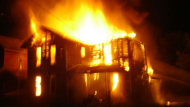 Πυρπόλησαν αποθήκες στην Κομοτηνή