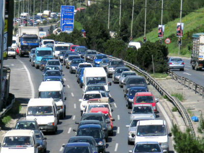 Θεσσαλονίκη: Ουρές χιλιομέτρων λόγω ατυχημάτων
